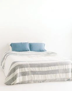 Creative Women 3 Panel Dotted Queen Blanket