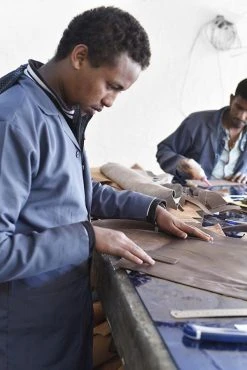 Purse & Clutch Leather Crossbody - Ink Black Best Sellers