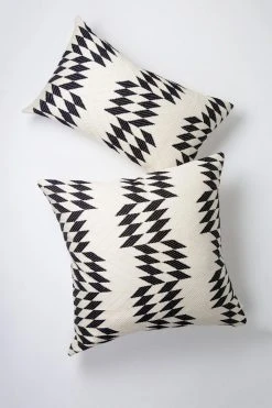 Archive New York Home Goods Almolonga Throw Pillow - White Quilt
