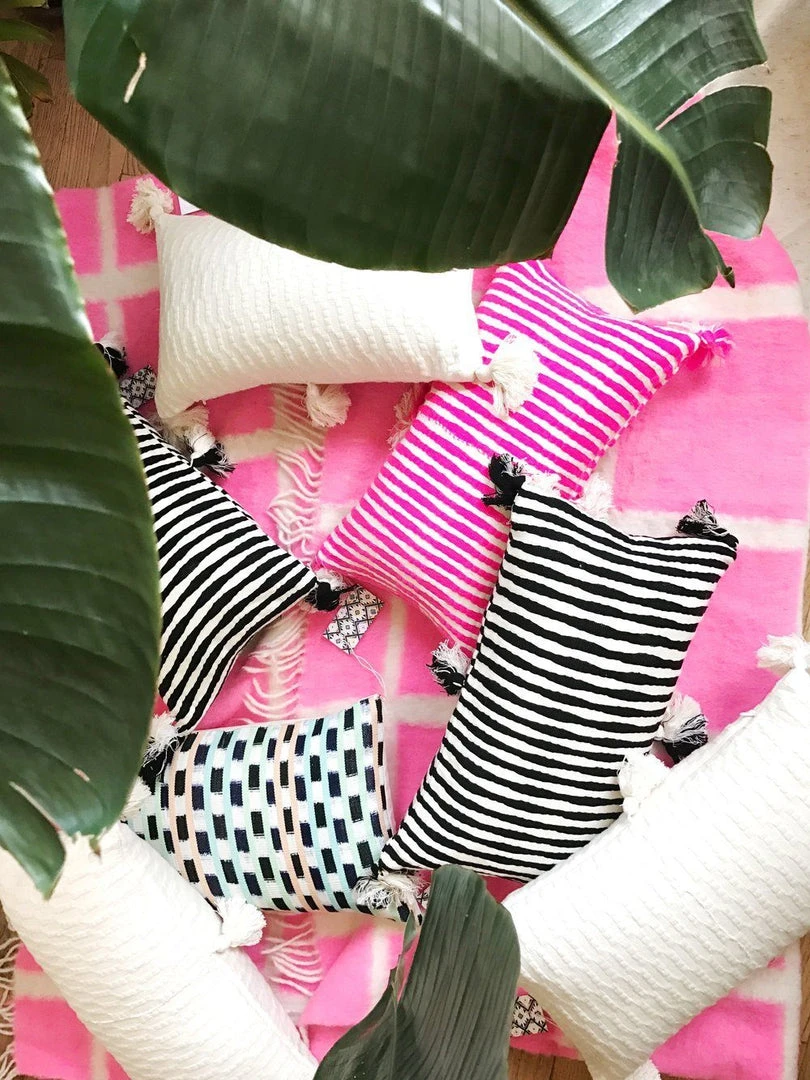 Archive New York Antigua Lumbar Pillow - Black + White 8 Archive New York Antigua Lumbar Pillow - Black + White