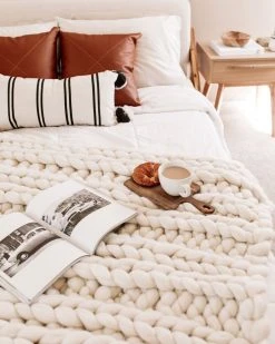 August Sage Chunky Wool Throw Blanket