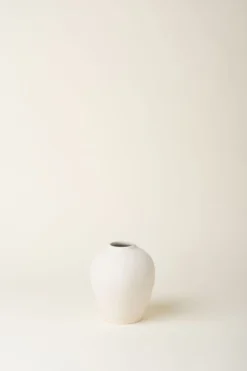 August Sage Solenne Vase - Crema