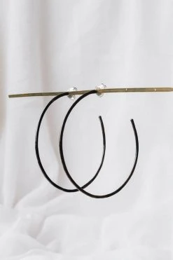 CÂPÂ Jewelry Large Basic Black Hoop Earrings