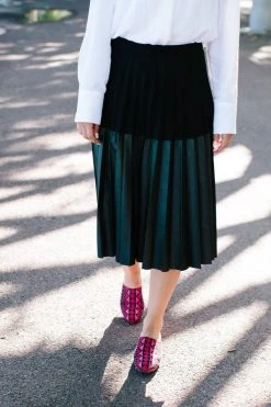 Darzah Shoes Tatreez Mule - Magenta + Rose