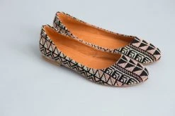 Darzah Shoes Tatreez Flats - Rose