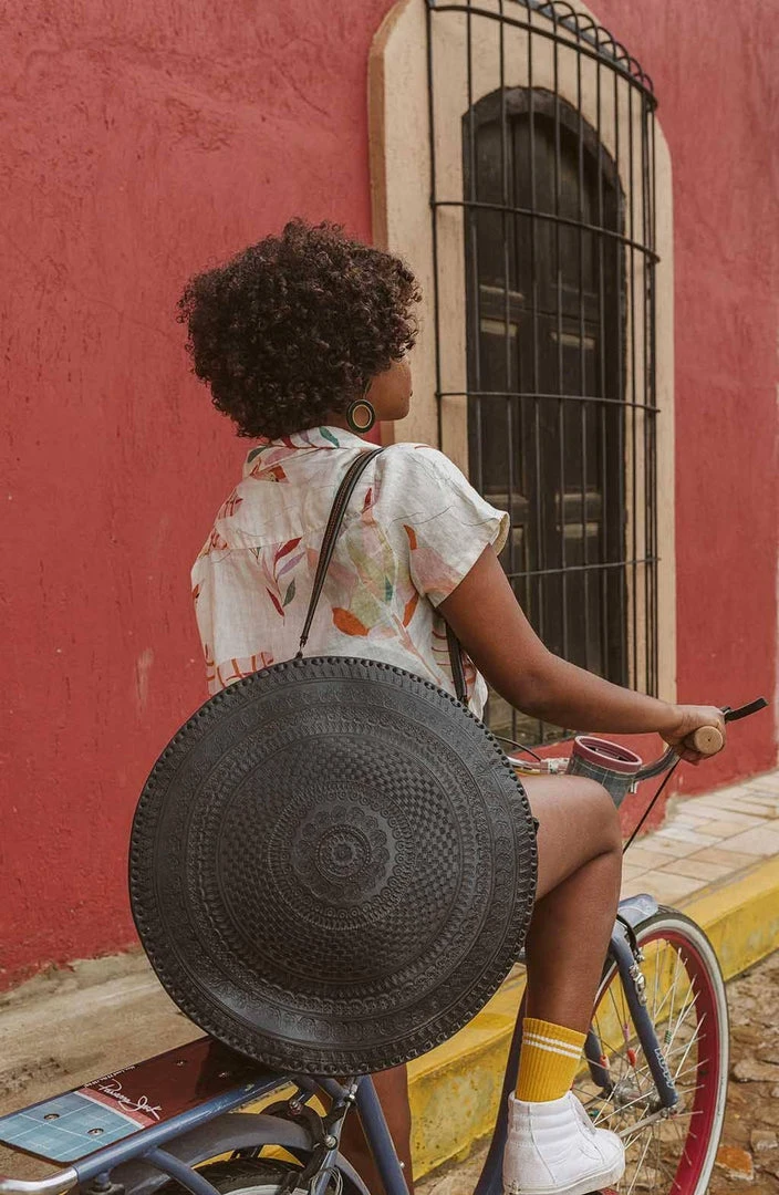 Purse & Clutch Embossed Circle Shoulder Bag - Charcoal Accessories 4 Purse & Clutch Embossed Circle Shoulder Bag - Charcoal Accessories