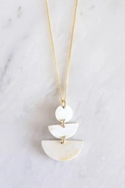 Hathorway Saigon Horn Pendant Necklace 15 Hathorway Saigon Horn Pendant Necklace