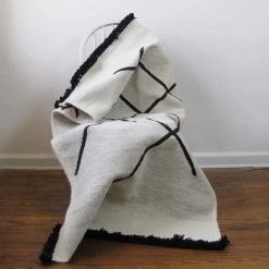 Ichcha Home Goods Cross Hatch Dhurrie Rug