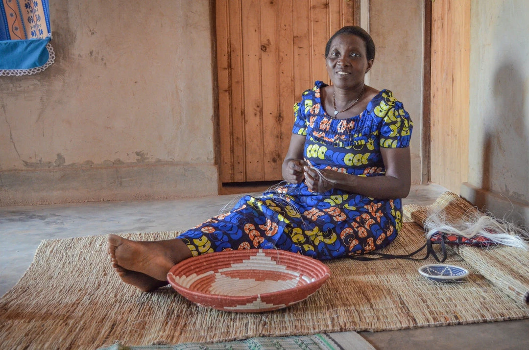 KAZI Large Black Tilda Plate Woven Wall Plate 7 KAZI Large Black Tilda Plate Woven Wall Plate