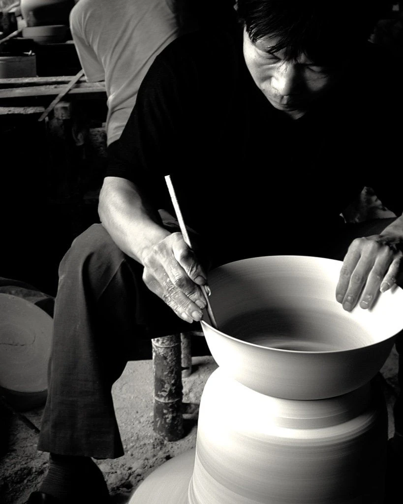 Middle Kingdom Planters + Vases Porcelain Bulb Pan 7 Middle Kingdom Planters + Vases Porcelain Bulb Pan