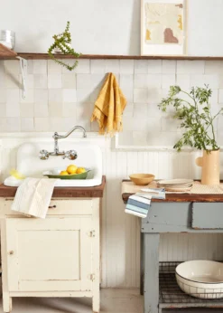 Minna Handcrafted Gold Grid Towel