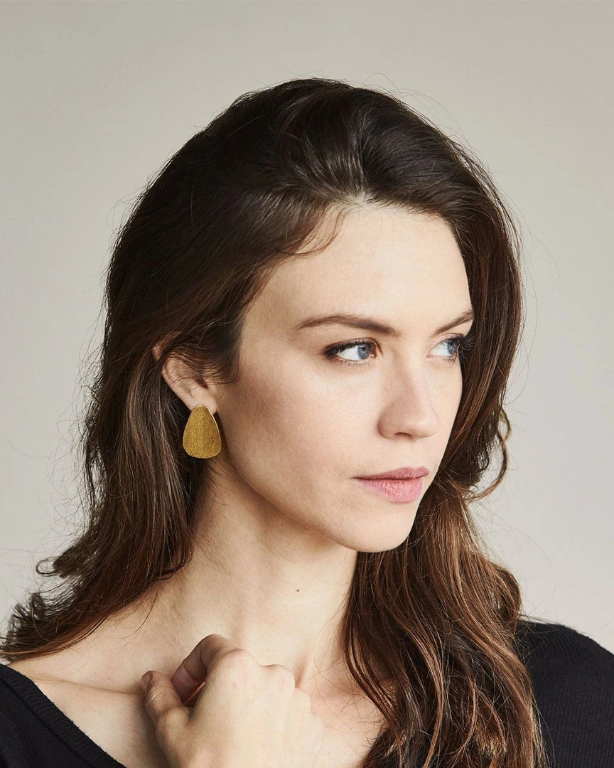 Nisolo Best Sellers Upcycled Brass Drop Earrings 4 Nisolo Best Sellers Upcycled Brass Drop Earrings