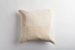 Zuahaza Páramo Throw Pillow Cover