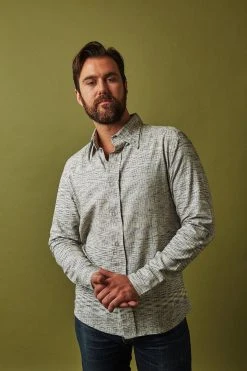 Passion Lilie Men's Timeless Button Down Shirt - Gray