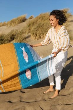 Caminito Pez Azul Upcycled Blanket