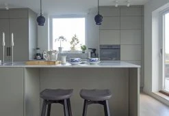 Emeco Su Counter Stool - Black Frame Furniture