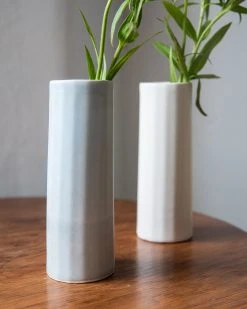 The Bright Angle Bloom Porcelain Vase - Silk White