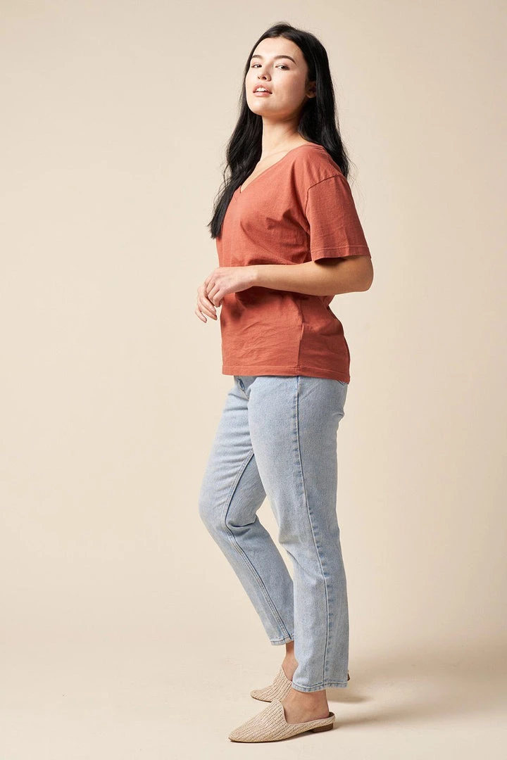 The Standard Stitch Relaxed V - Clay 4 The Standard Stitch Relaxed V - Clay