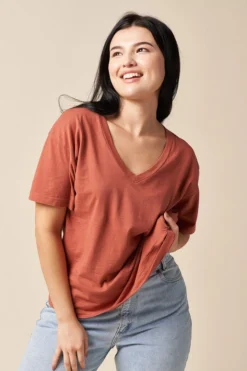 The Standard Stitch Relaxed V - Clay