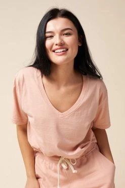 The Standard Stitch Clothing Relaxed V - Pale Pink