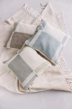 Zuahaza Páramo Throw Pillow Cover